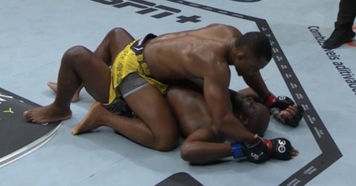 Jailton Almeida Dominates Derrick Lewis On The Ground Earns Unanimous