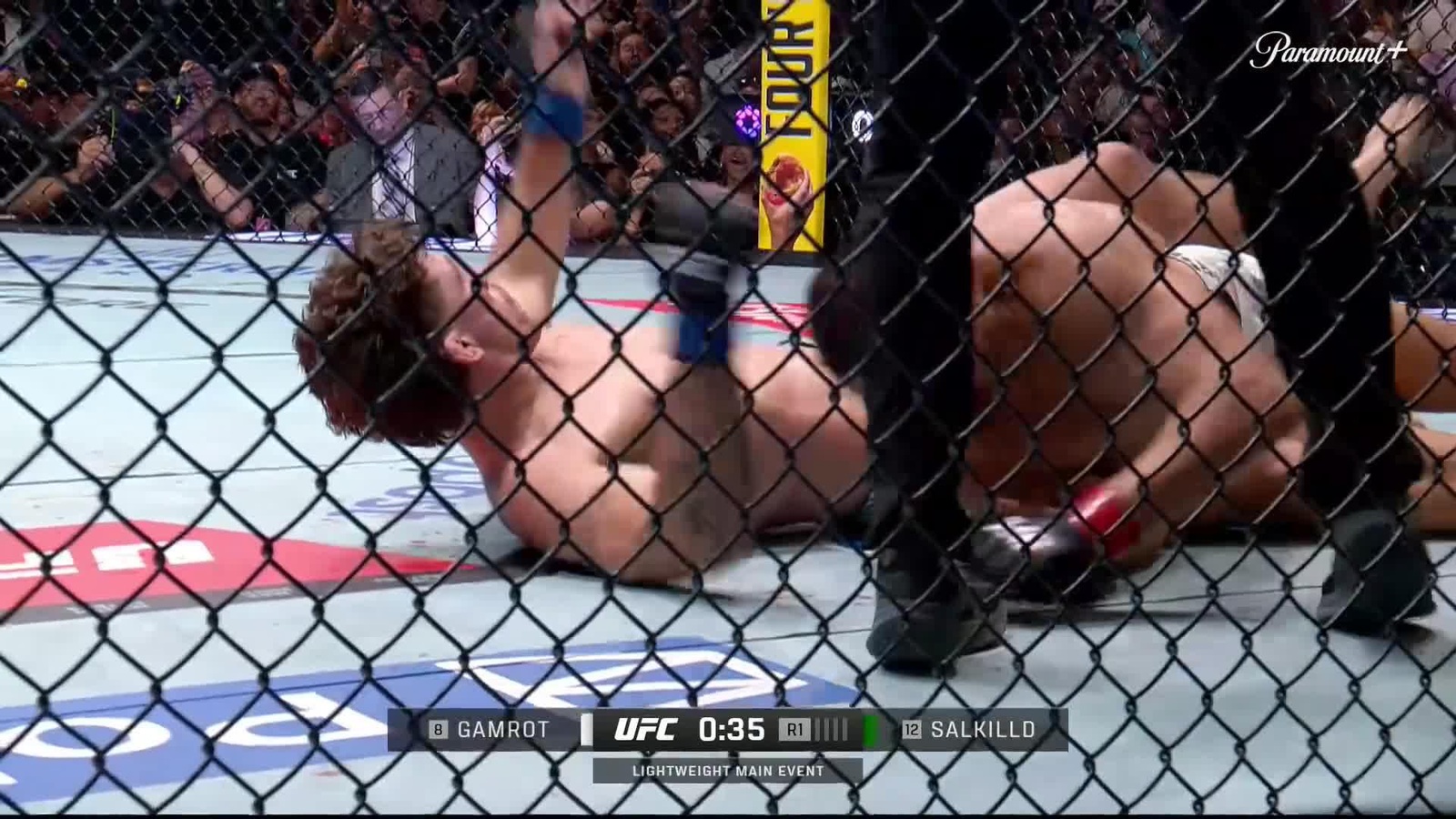 Quillan Salkilld applies a rear-naked choke to Mateusz Gamrot at UFC Vegas 120.