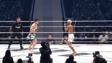 Hide Meison Usami faces Beynoah during their Super RIZIN 5 kickboxing bout