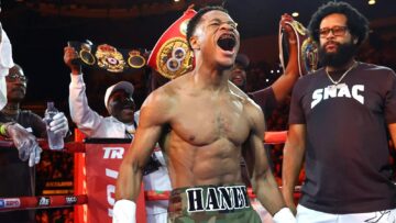 Devin Haney in the ring with Bill Haney in Melbourne in October 2022